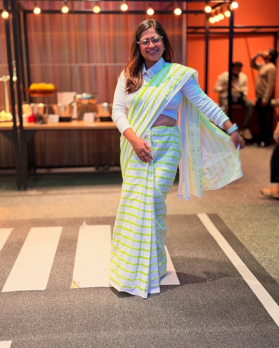 Hey lovelies! 👋Let’s take a moment for the clean, confident elegance of our AirDrape White Stri